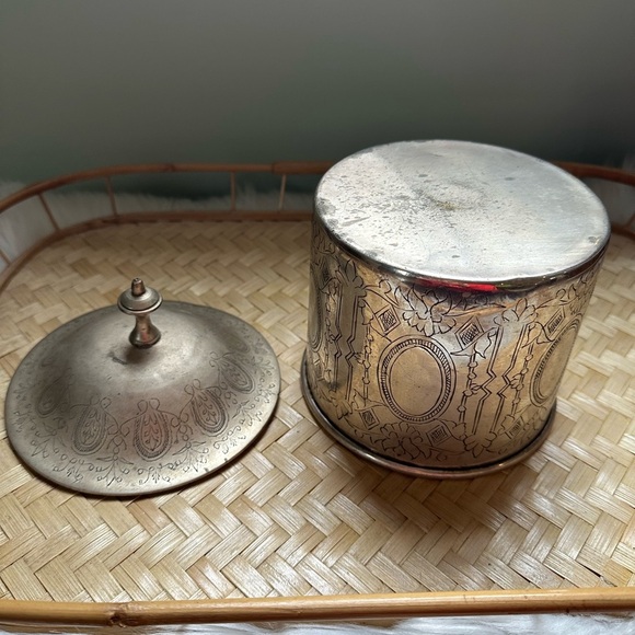 Vintage Handmade Brass Canister Etched Sides & Lid Metal India WM. Rogers & Son - Picture 7 of 8